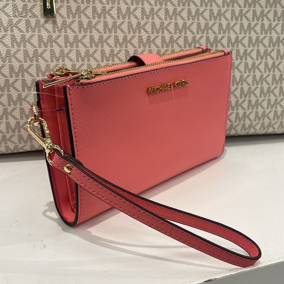 MICHAEL KORS LARGE DOUBLE ZIP WRISTLET WALLET PHONE CASE CLUTCH
Tea Rose NWT - Picture 5 of 16